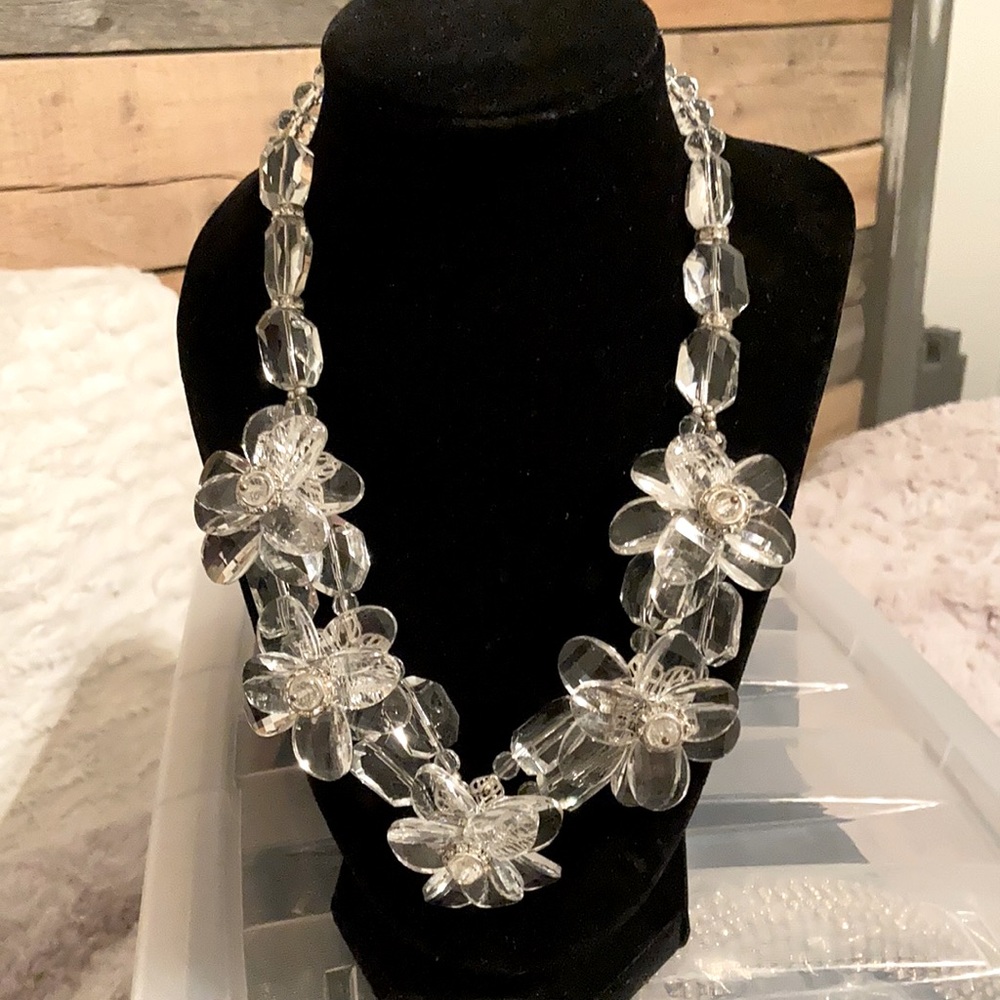 WHBM STUNNING Glass Flower necklace
